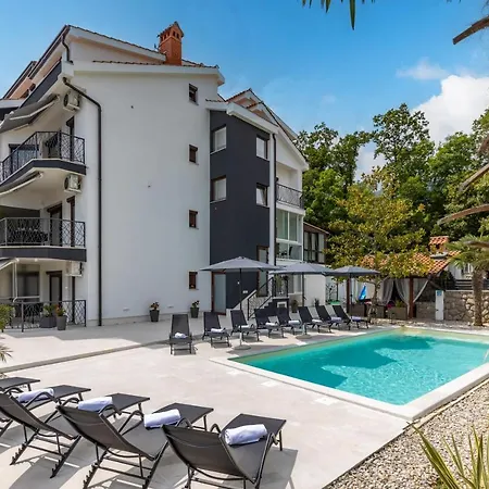 Adriatic, App Rebecca With Heated Swimming Pool, Sew View, Childrens Playground, Free Parking Ičići