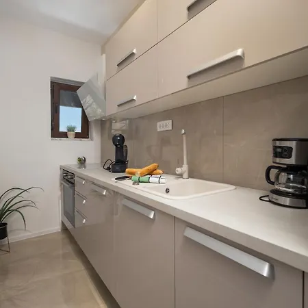 Apartment Adriatic, Rebecca With Heated Swimming Pool, Sew View, Childrens Playground *