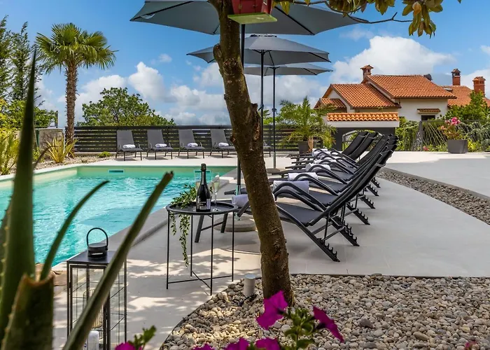 Adriatic, App Rebecca With Heated Swimming Pool, Sew View, Childrens Playground, Free Parking *