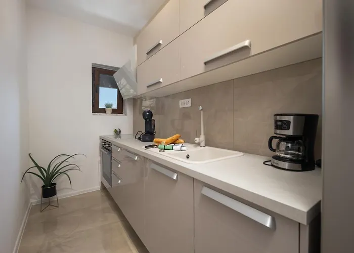 Apartman Adriatic, App Rebecca With Heated Swimming Pool, Sew View, Childrens Playground, Free Parking *