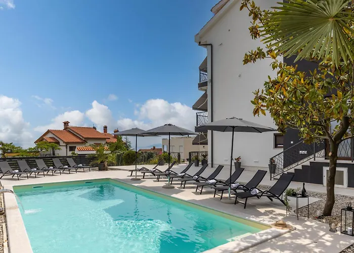 Appartamento Adriatic, App Rebecca With Heated Swimming Pool, Sew View, Childrens Playground, Free Parking Ičići