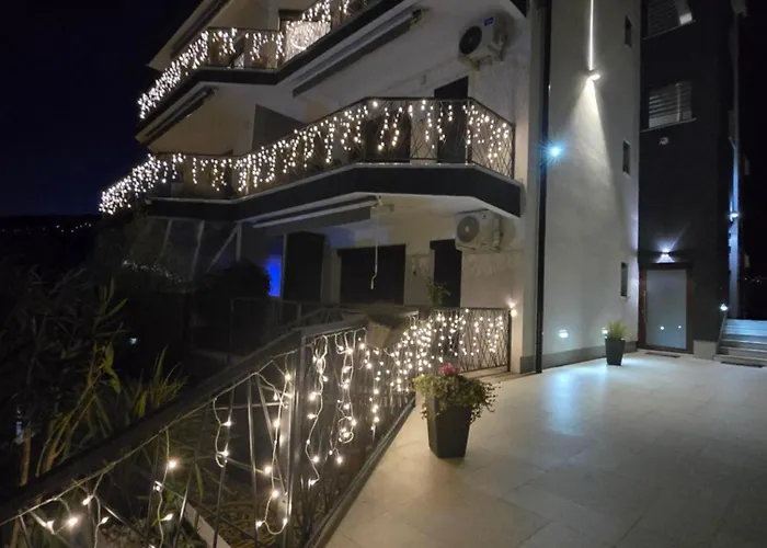 Apartman Adriatic, App Rebecca With Heated Swimming Pool, Sew View, Childrens Playground, Free Parking